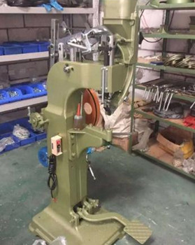 氣壓鉚接機(jī)的鉚頭會旋轉(zhuǎn)嗎？