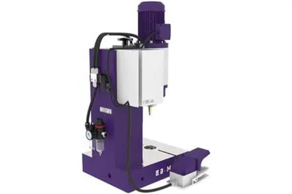 鉚頭不轉(zhuǎn)？可能使用的是徑向鉚接機(jī)！