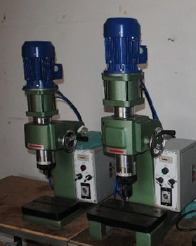 南京廠家怎么選擇合適的氣壓鉚接機(jī)？