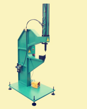 國產(chǎn)鉚接機(jī)多少錢一臺(tái)？