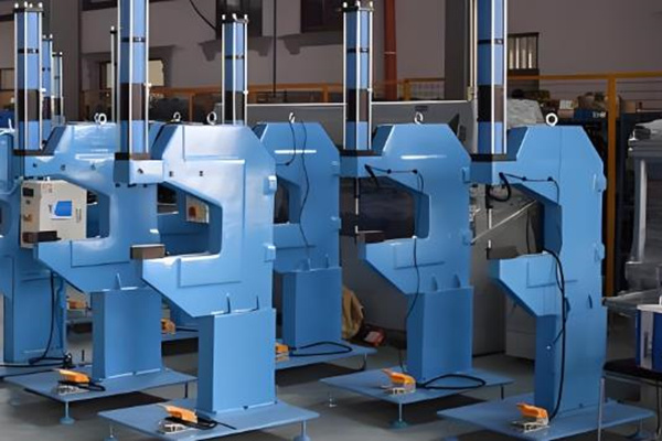 鉚接機(jī)出現(xiàn)小問(wèn)題？教你一招就搞定！